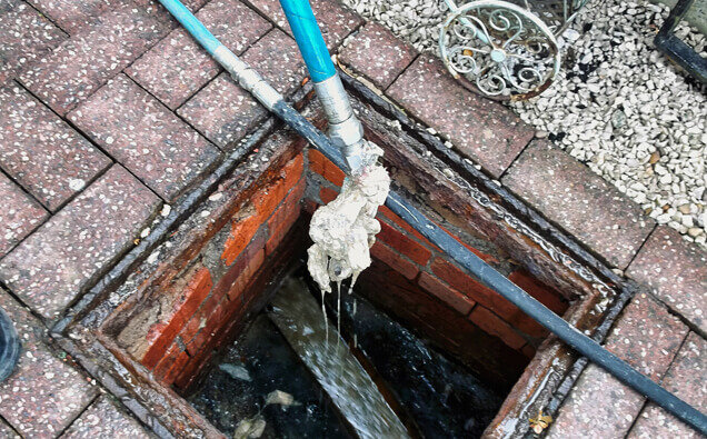 https://southlakeplumber.com.au/uploads/2025/06/blocked-drains-598620.jpg