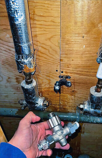 https://southlakeplumber.com.au/uploads/2025/06/emergency-plumbing-358284.jpg