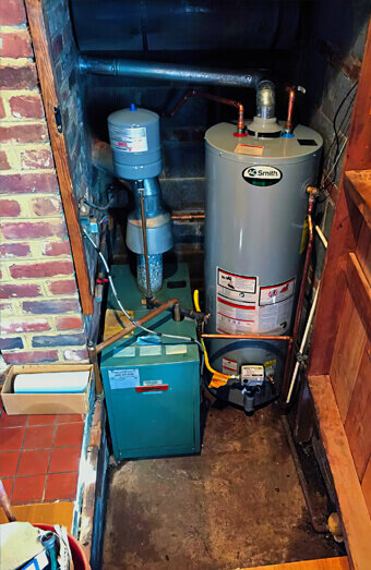 https://southlakeplumber.com.au/uploads/2025/06/hot-water-189087.jpg