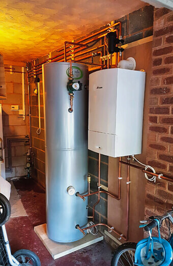 https://southlakeplumber.com.au/uploads/2025/06/hot-water-684599.jpg